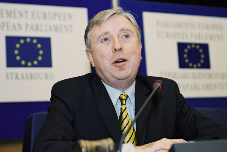 Foto 16: First press conference of Pat COX as EP President after his election in Strasbourg