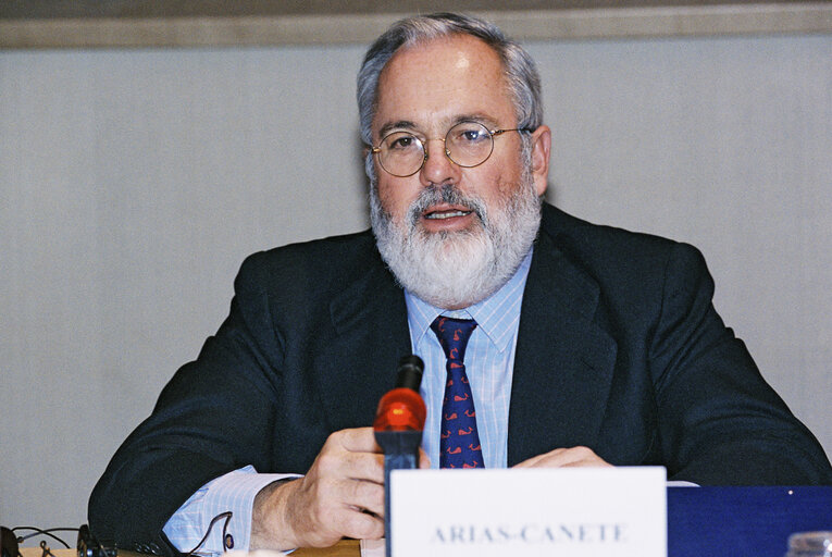 Foto 1: Committee on Fisheries - Discussion with Miguel ARIAS CANETE, Spanish Minister in charge