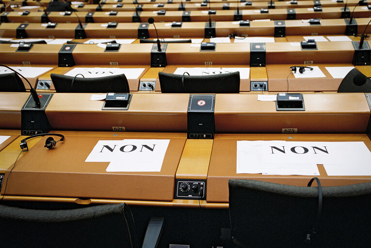 Fotografie 8: Plenary Session in Brussels in April 2002. Demonstration after the first round of the French Presidential Election of 2002