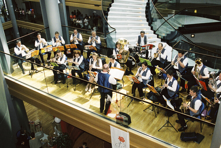 Suriet 8: Open days at the European Parliament in Strasbourg on May 2002.