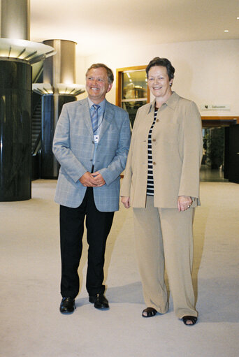 Foto 2: German MEPs with a guest in Brussels