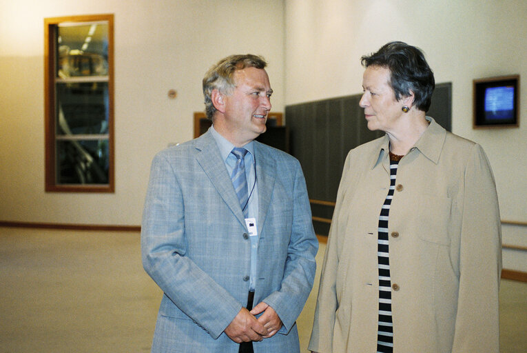 Foto 1: German MEPs with a guest in Brussels