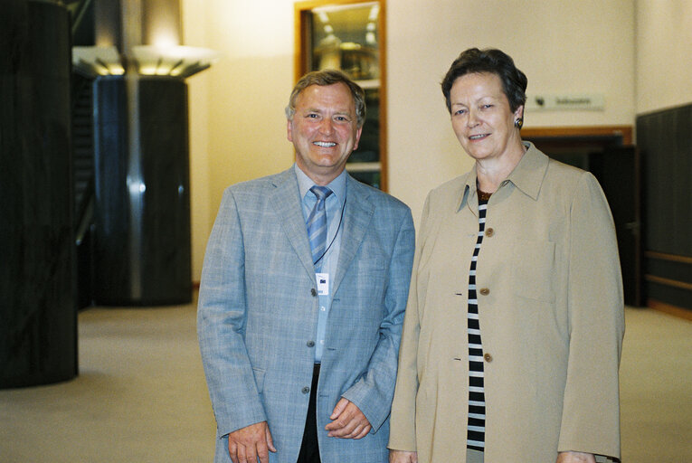 Foto 3: German MEPs with a guest in Brussels