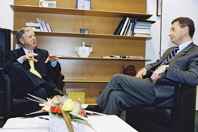 Снимка 5: EP President meets with the French Minister for Agriculture Herve GAYMARD in Strasbourg