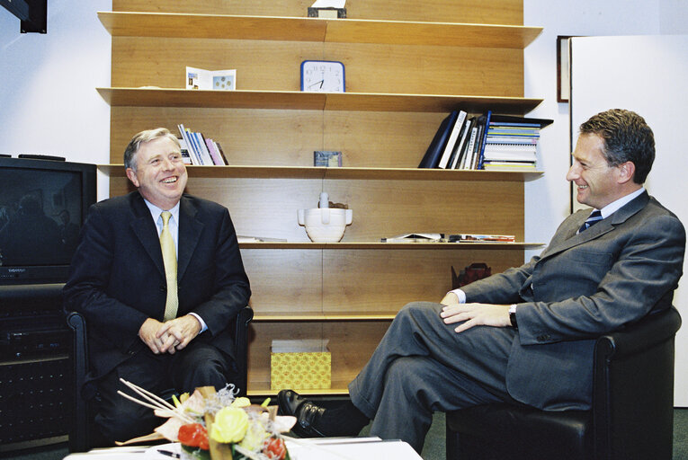 Снимка 4: EP President meets with the French Minister for Agriculture Herve GAYMARD in Strasbourg