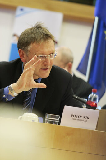 Fotogrāfija 5: EP President participates in the round table on 'The future of the digital age in Europe'.