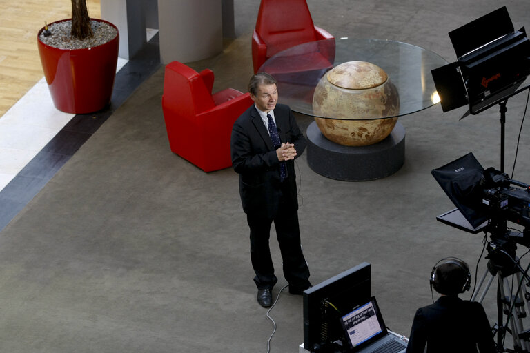 Foto 24: Stand up TV position in Strasbourg