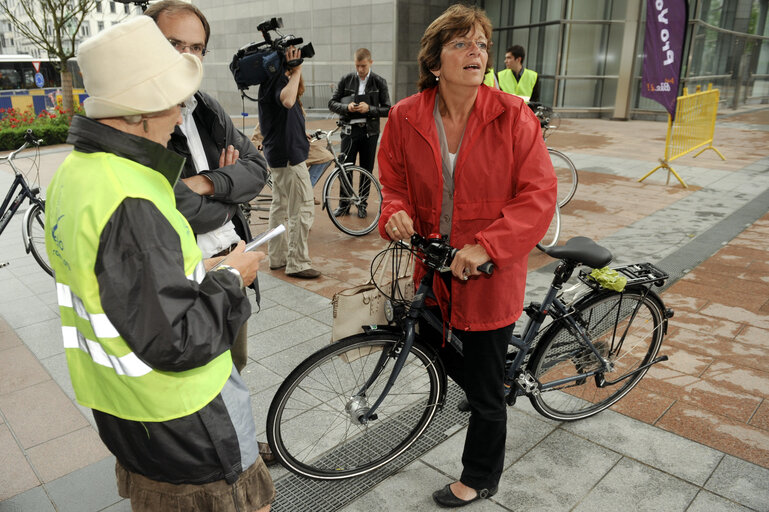 Foto 8: Bike tour in Brussels with the President of the European Parliament