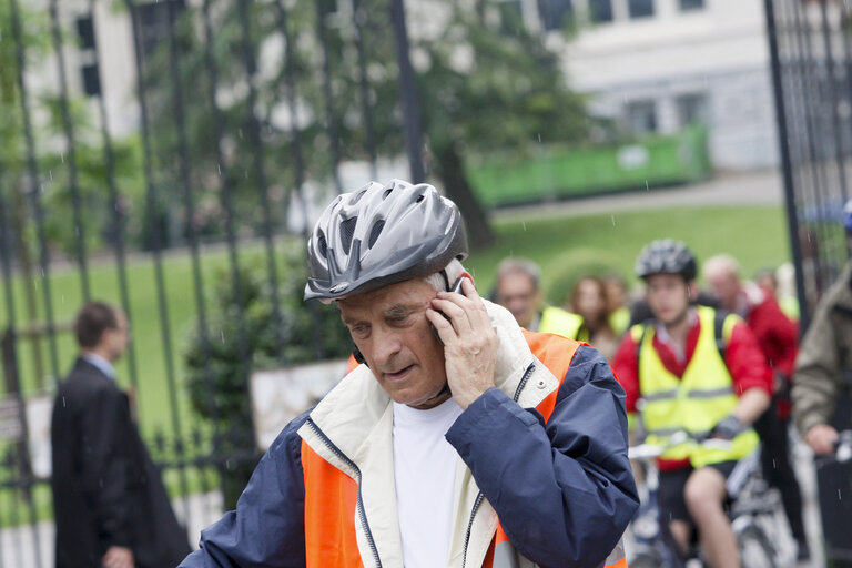 Foto 1: Bike tour in Brussels with the President of the European Parliament