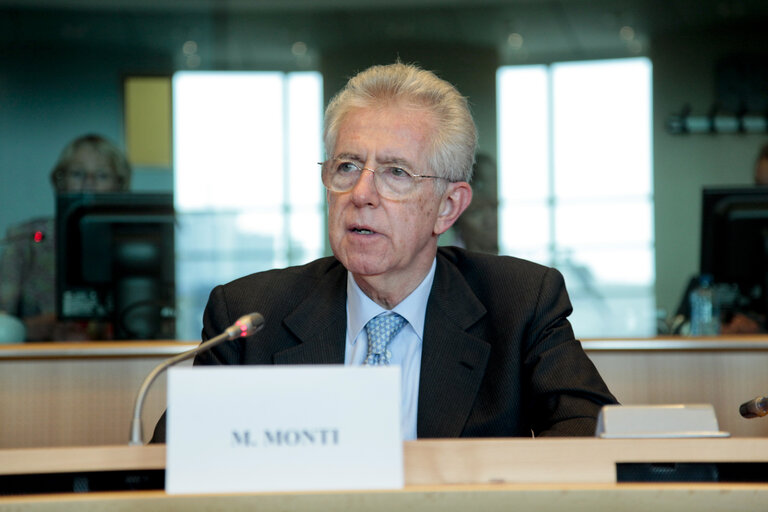 Fotografie 9: Discussion with Mario MONTI on A new Strategy for the Single Market