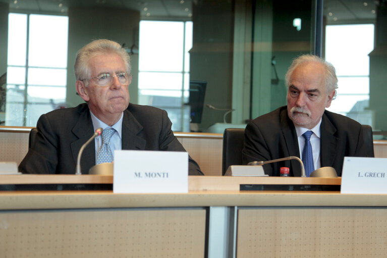 Fotografie 12: Discussion with Mario MONTI on A new Strategy for the Single Market