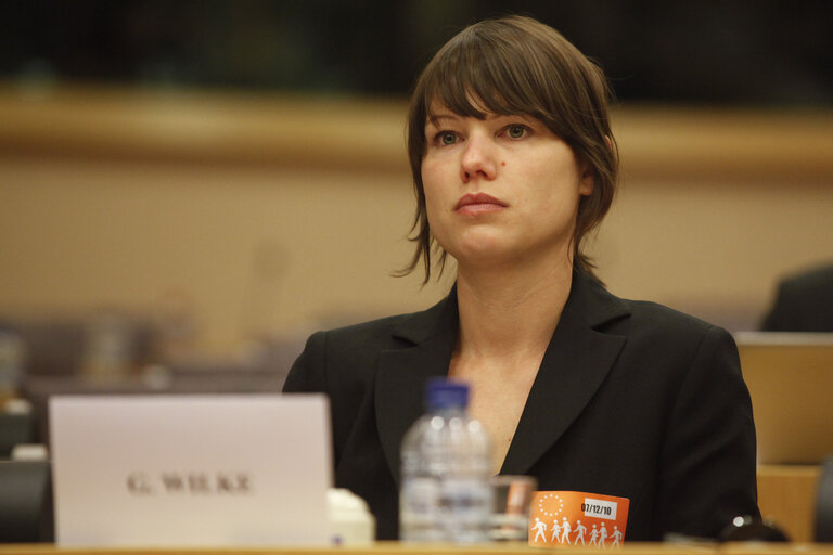 Fotagrafa 32: Science and Technology Options Assessment (STOA) - Is an oil free future possible ? - The science, technology and economics of running Europe without oil