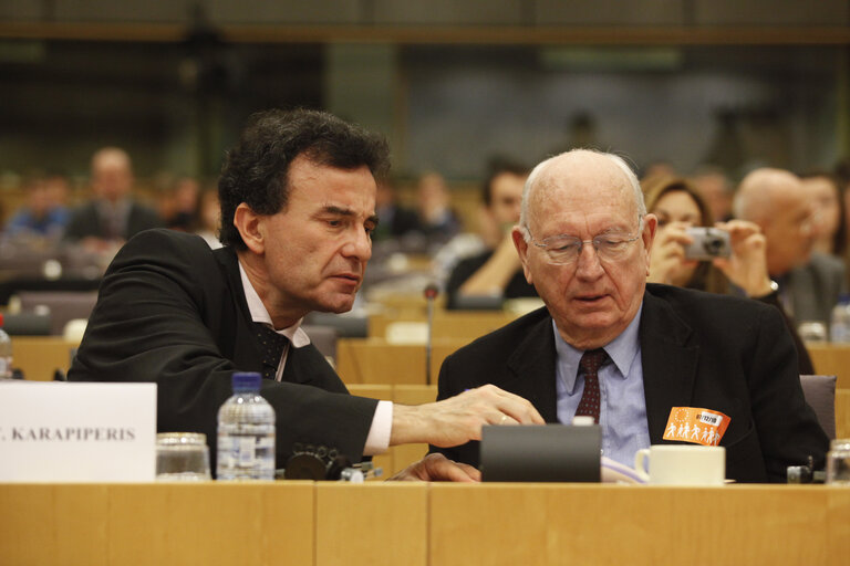 Fotagrafa 25: Science and Technology Options Assessment (STOA) - Is an oil free future possible ? - The science, technology and economics of running Europe without oil