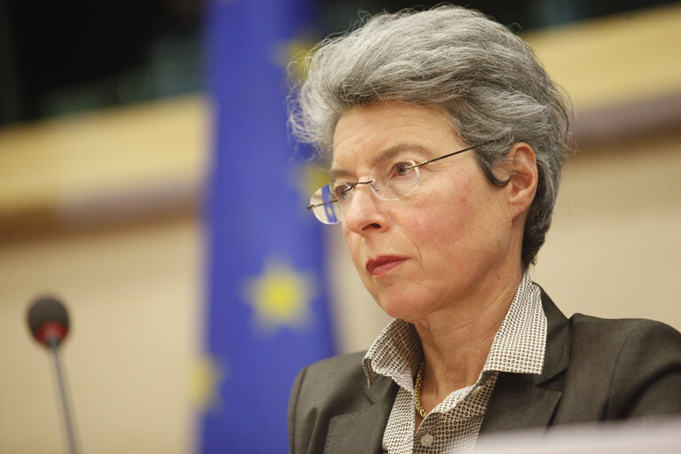 Fotagrafa 5: Science and Technology Options Assessment (STOA) - Is an oil free future possible ? - The science, technology and economics of running Europe without oil