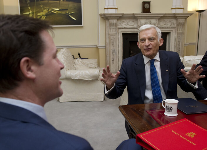 Suriet 4: Jerzy Buzek (R), the president of the European Parliament, meets British Deputy Prime Minister and leader of the Liberal Democrat Party, Nick Clegg, at his office in Whitehall, London, on December 06, 2010.