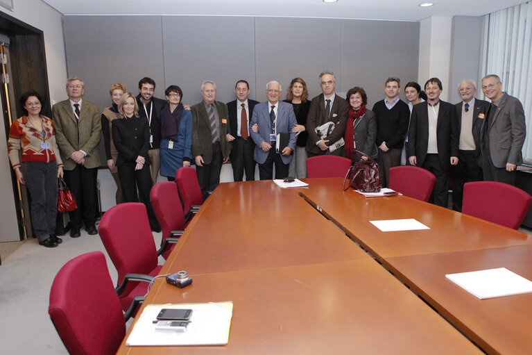 Fotogrāfija 9: Italian MEPs meet Italian NGO's representatives of the Link 2007 organization