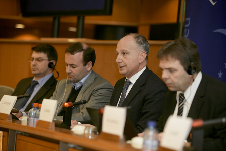 Fotografia 6: EPP Hearing: drugs, addictions and drug trafficking