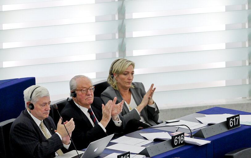 Foto 7: Hemicycle du Parlement. Vote du budget