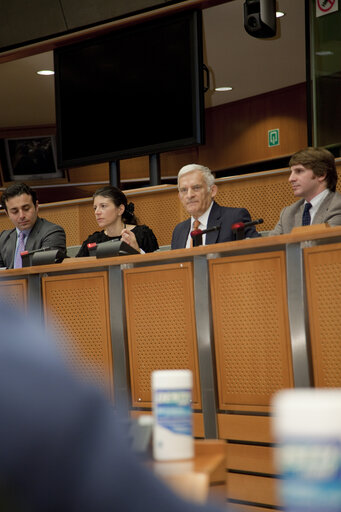 Zdjęcie 3: Jerzy BUZEK, EP President meets a delegation 360 young italiens
