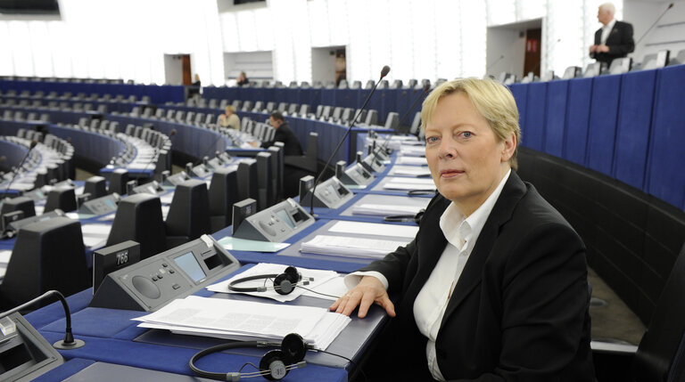 Birgit SCHNIEBER-JASTRAM in plenary session in Srtrasbourg