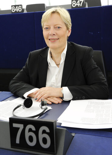 Снимка 17: Birgit SCHNIEBER-JASTRAM in plenary session in Srtrasbourg