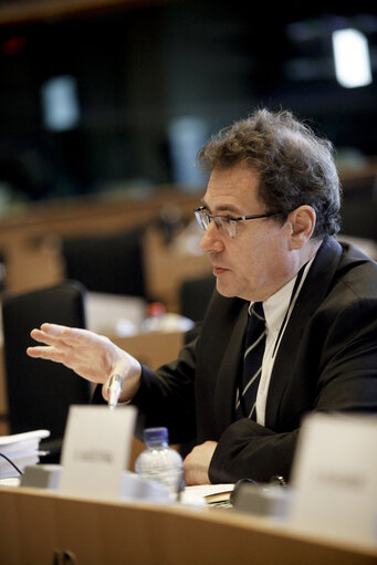 Photo 5 : IMCO committe meeting: Exchange of views