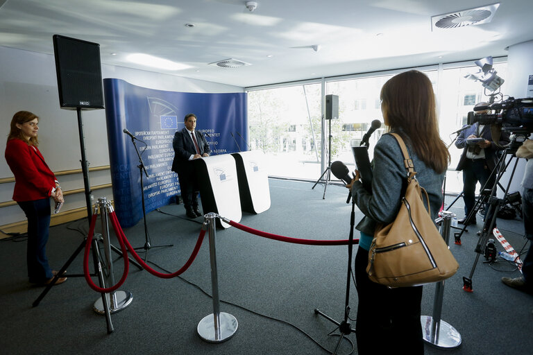 Fotografia 24: Press conference following the Hearing of Commissioner-designate for Migration & Home Affairs - LIBE