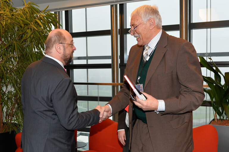 Photo 1: EP President meets Richard FALBR