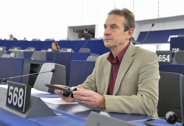 Zdjęcie 6: Chris DAVIES in plenary chamber in Strasbourg