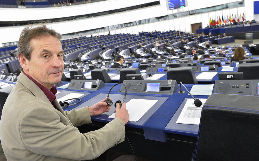 Zdjęcie 5: Chris DAVIES in plenary chamber in Strasbourg