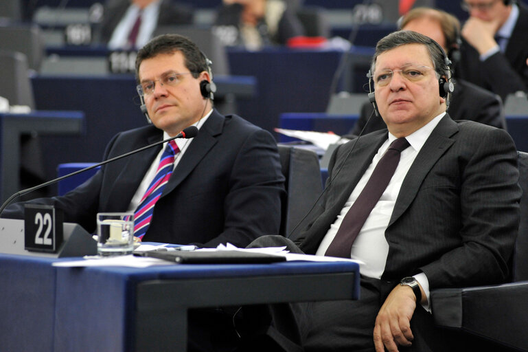 Снимка 9: EC President Jose BARROSO in Plenary Debate on the Programme of the Greek Presidency