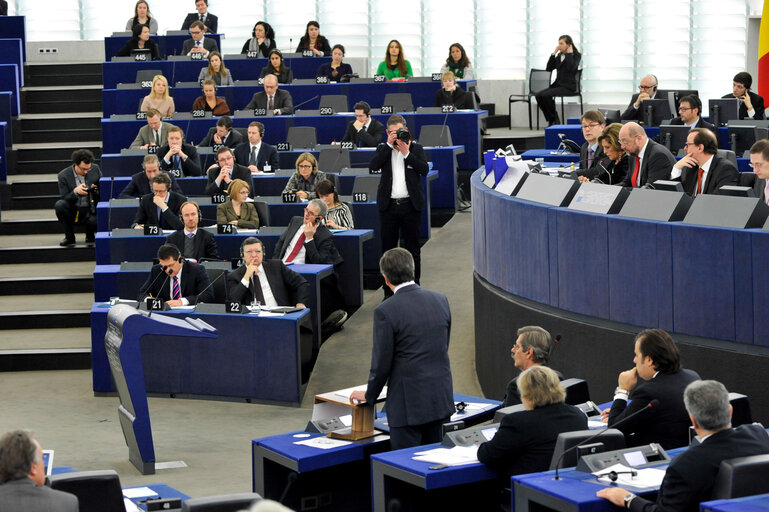 Снимка 10: EC President Jose BARROSO in Plenary Debate on the Programme of the Greek Presidency