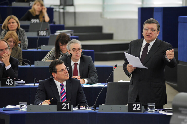 Снимка 3: EC President Jose BARROSO in Plenary Debate on the Programme of the Greek Presidency