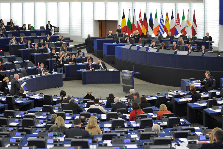 Снимка 2: EC President Jose BARROSO in Plenary Debate on the Programme of the Greek Presidency