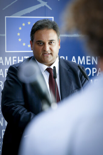 Photo 21 : Press conference following the Hearing of Commissioner-designate for Migration & Home Affairs - LIBE