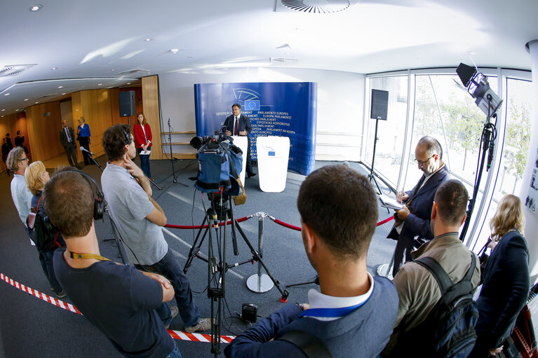 Photo 15 : Press conference following the Hearing of Commissioner-designate for Migration & Home Affairs - LIBE