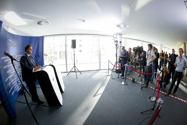 Photo 16 : Press conference following the Hearing of Commissioner-designate for Migration & Home Affairs - LIBE