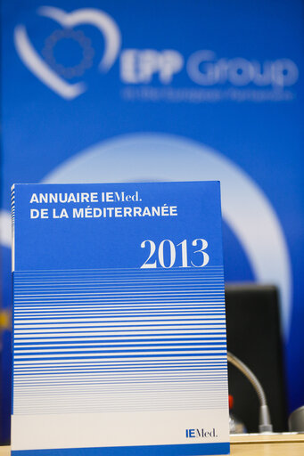 Foto 14: IEMed Mediteranean YearBook 2013-Presentation of the most oustanding events that took place in the Euro-Mediteranean space throughout the year.