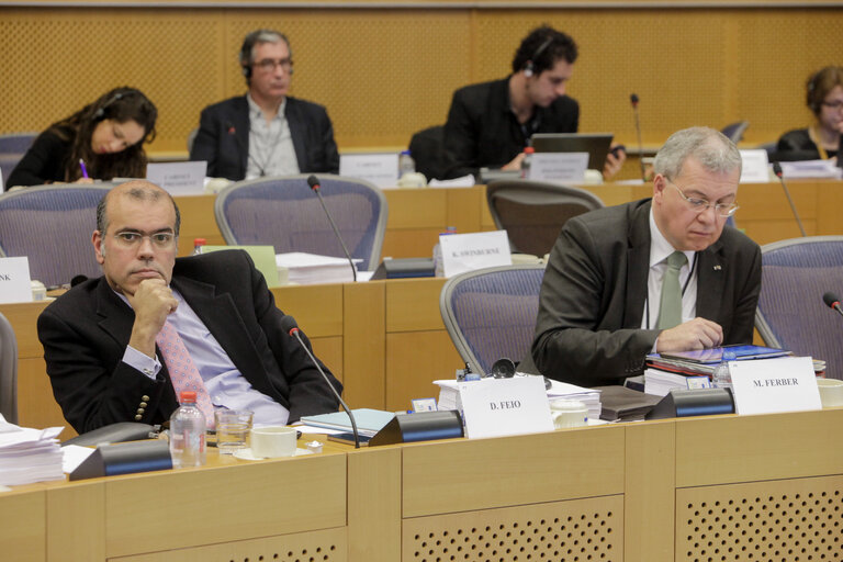 Valokuva 5: ECON Committee Meeting: Enquiry report on the role and operations of the Troika (ECB, Commission and IMF) with regard to the euro area programme countries. Exchange of views with member of the Executive Board of the European Central Bank.