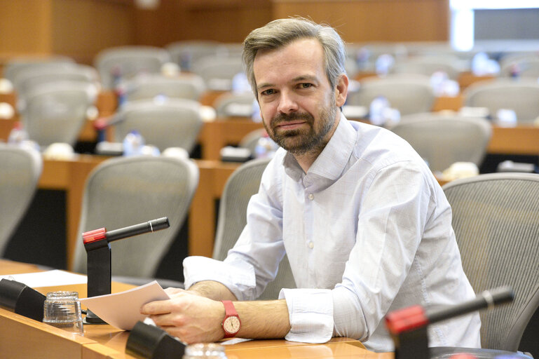 Suriet 9: MEP Martin EHRENHAUSER at the European Parliament in Brussels