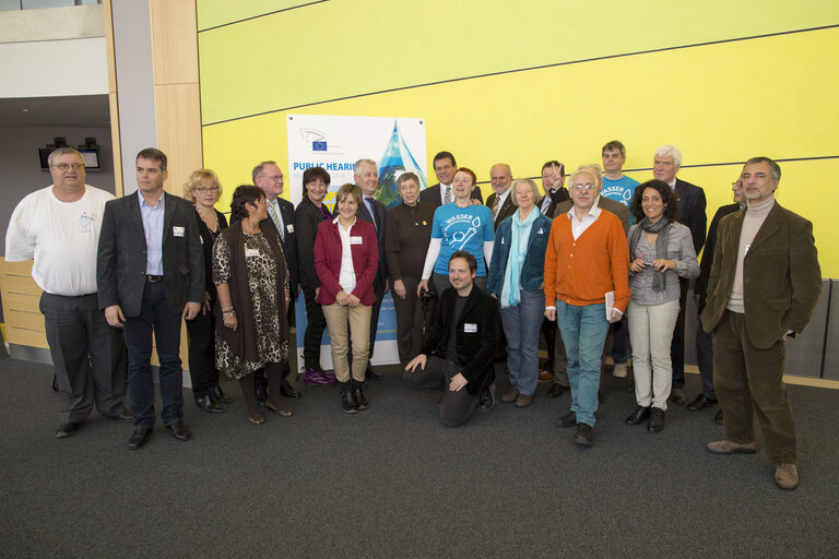 Fotografie 2: ENVI DEVE IMCO PETI -  Hearing on the European  Citizens' Initiative   Right2Water  Family Picture