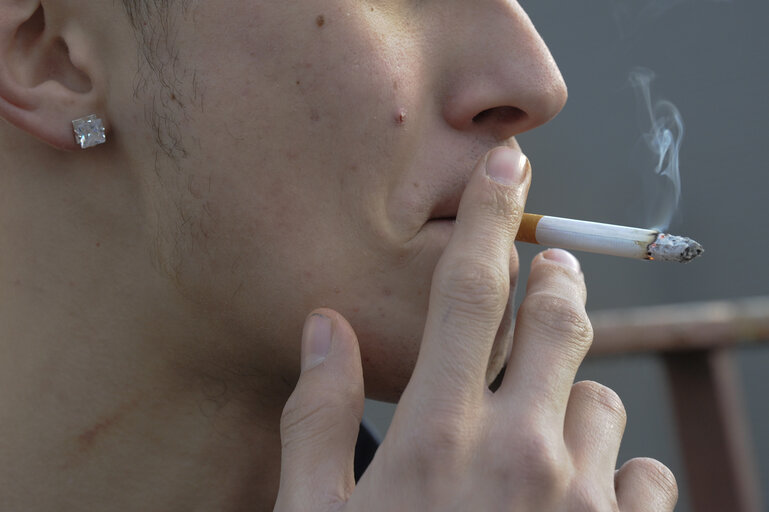 Fotogrāfija 7: Youth Smoking. Smoking among teenagers