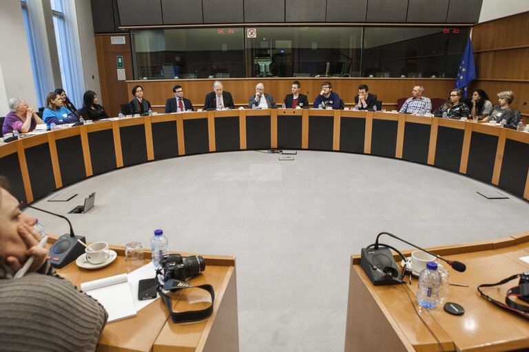 Visitors from the Paris office meet with MEPs