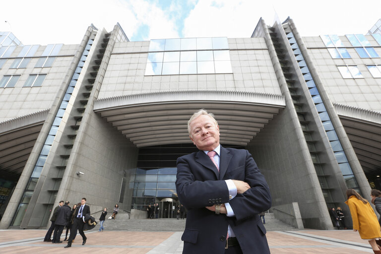 Foto 3: MEP Jim HIGGINS at the European Parliament in Brussels