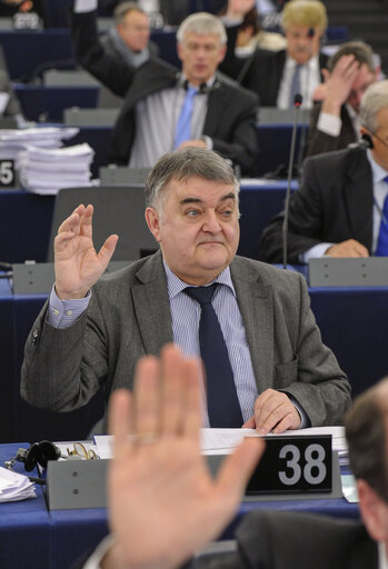 Suriet 4: Herbert REUL during the vote in Hemicycle