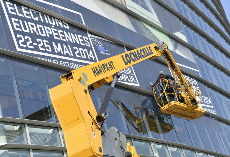 Fotó 38: EE2014 - Set up of the Go to Vote campaign banners in Strasbourg