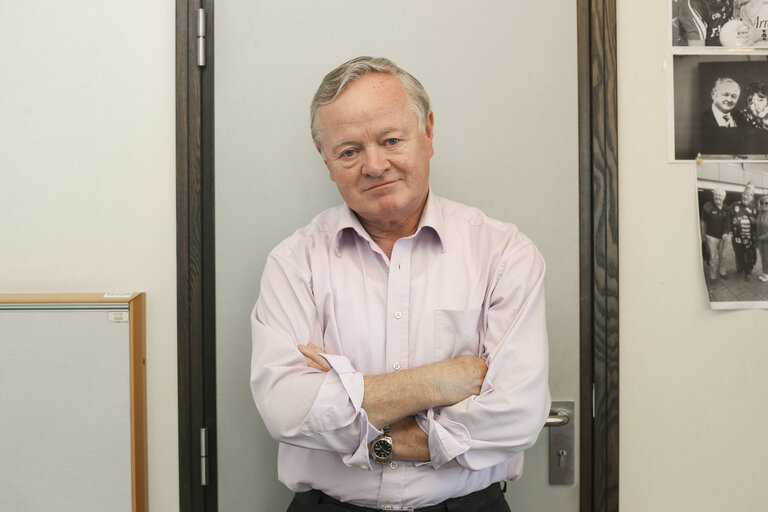 Fotografie 2: MEP Jim HIGGINS at the European Parliament in Brussels