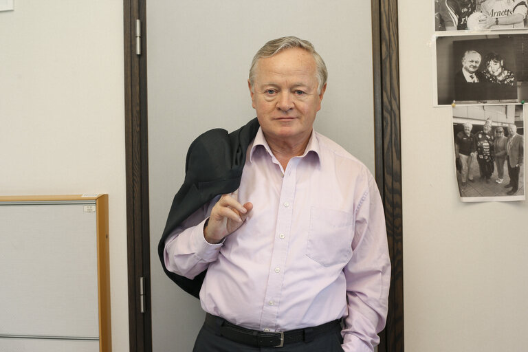 Fotografie 3: MEP Jim HIGGINS at the European Parliament in Brussels