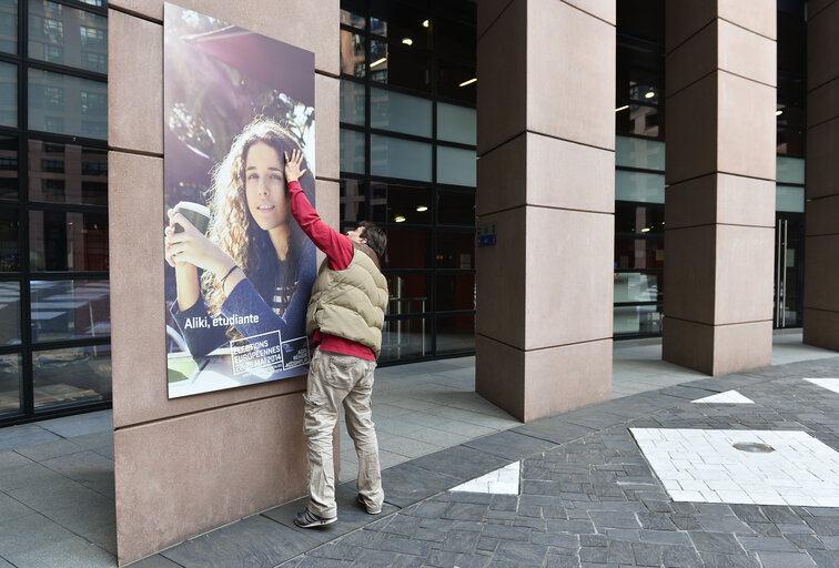 Fotagrafa 27: EE2014 - Set up of the Go to Vote campaign banners in Strasbourg