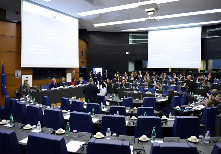 Φωτογραφία 10: Press conference with President BARROSO, Vice President REDING and Commission MALSTORM